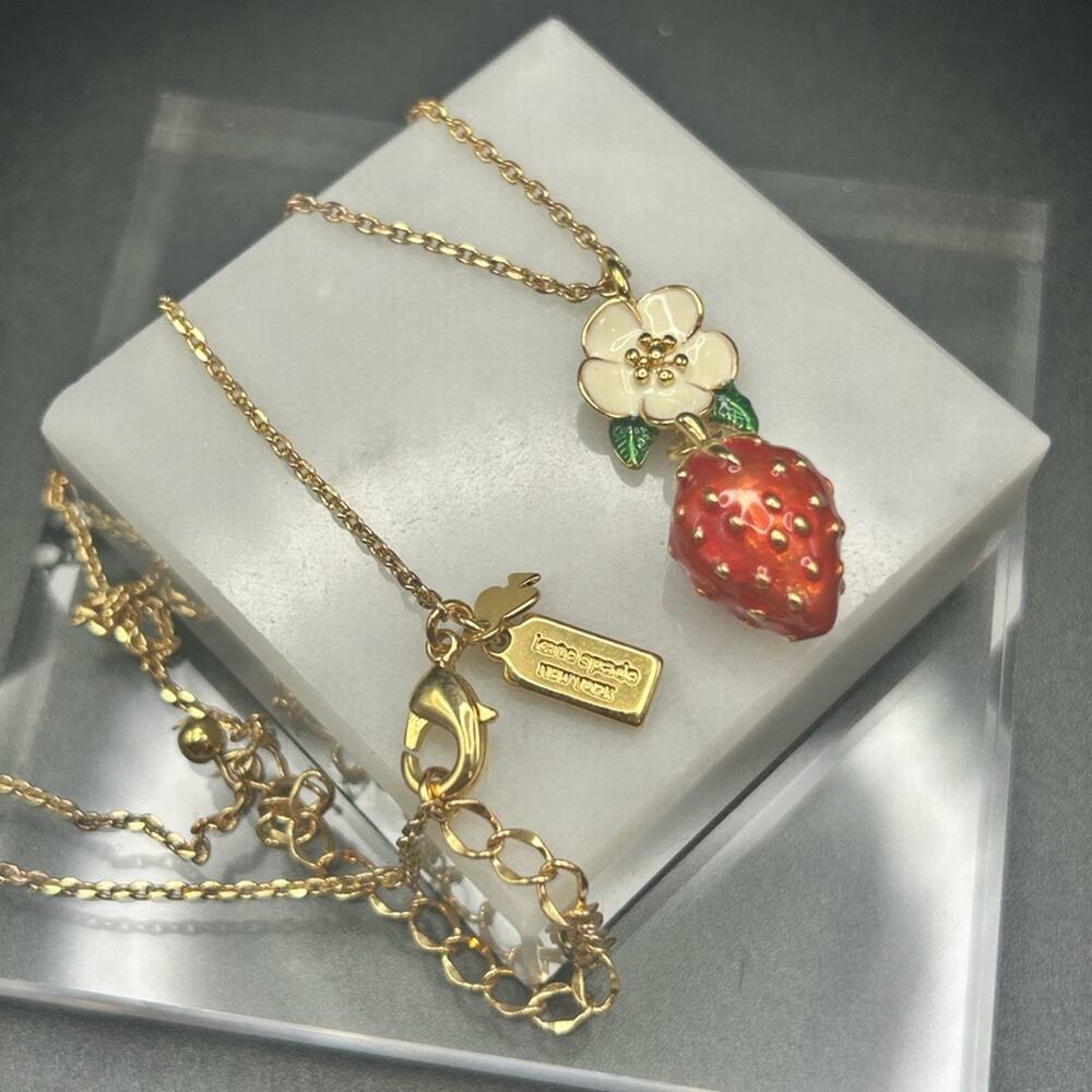 Kate Spade Flower and Strawberry pendant necklace #658 gold tone chain 16-18”